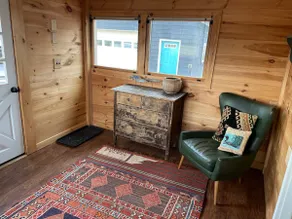 Cozy Rustic Cottage for the Holidays - Image 3