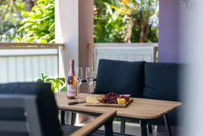 Stylish 3-Bed Townhouse Views of Clarence River - Image 3