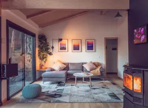 Designer Treehouse, Stunning Treetop Views, Sauna - Image 4