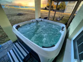 Cozy & Content River Retreat Beach Hot Tub & Games - Image 5