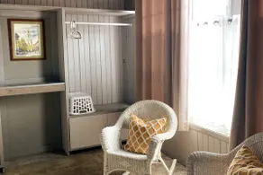 Cozy 2nd Hand Rose Suite - Downtown Dubuque - Image 5