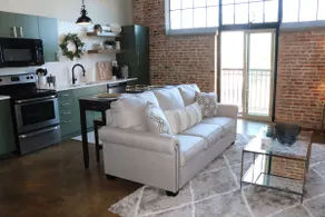 Stay in the heart of Downtown Waco! - Image 5