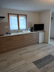 La Velle: 2 bedrooms, 3 beds, large parking area - Image 5