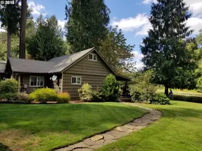 Charlies Riverfront Cottage - Hot tub & Fireplace - Image 3