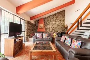 Private home with amazing garden and pool - Image 2