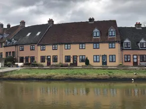 Waterside Cottage 2 Beds, sleeps 4 marina views. - Image 3