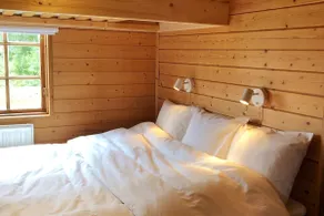 Log cabin with fireplace, 2 minutes to ski hill - Image 2