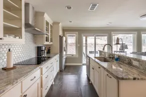 Entire home! King Suite, Free Wifi/Netflix - Image 3
