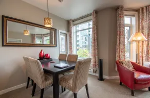 Stunning 2 Bedroom 2 Bath Home in Seattle!⁴ - Image 4