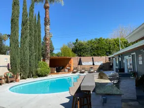 Awesome 3-Unit House w/Heated Pool - Image 4