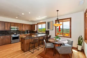 Eagles Peak Modern Lake View Lodge w Pool Table AC - Image 3
