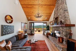 Eagles Peak Modern Lake View Lodge w Pool Table AC - Image 2