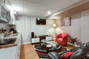 Entire Basement Apt.-3 mins Drive to Regent Avenue - Image 3