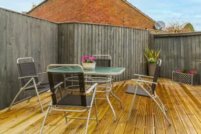 Private deck with newly refurbished flat attached! - Image 3