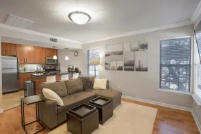 Top floor 1 BR w/King Bed, Desk, and in unit W/D - Image 4