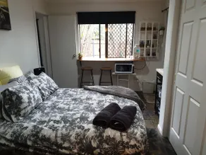 Spuds Retreat - 1 bedroom with separate lounge - Image 3