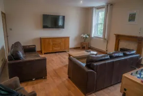 Spacious Keswick Centre 3 Bedroom 2 Bathroom Apartment - Image 3