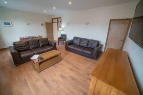 Spacious Keswick Centre 3 Bedroom 2 Bathroom Apartment - Image 4