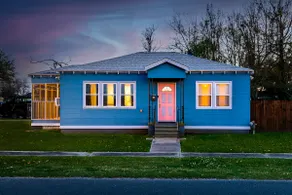 Peaceful 2 Bedroom Bungalow, centrally located. - Image 4