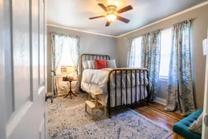 Peaceful 2 Bedroom Bungalow, centrally located. - Image 2