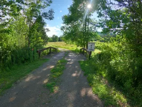 1/2 mile to EVL, Lake, HOT TUB, Pets welcome - Image 4