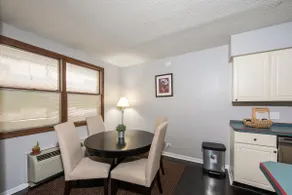 Large Two Bedroom in Heart of Gold Coast/ Old Town - Image 5