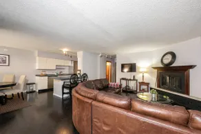 Large Two Bedroom in Heart of Gold Coast/ Old Town - Image 4