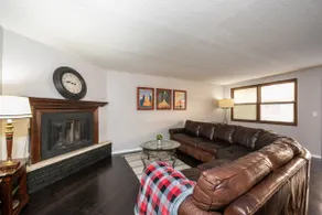 Large Two Bedroom in Heart of Gold Coast/ Old Town - Image 3