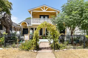 Private Pool Hall Bungalow in Bishop Arts 🌟 - Image 2