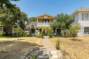 Private Pool Hall Bungalow in Bishop Arts 🌟 - Image 5
