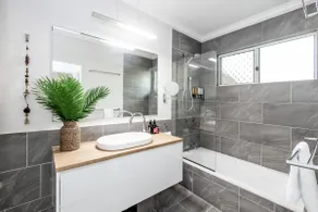 Mango Wood Villa Tropical Coastal living - Image 4