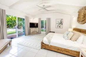 Mango Wood Villa Tropical Coastal living - Image 3