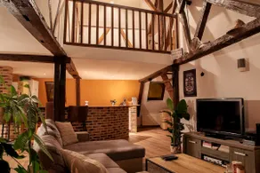 Atypical 90 m² duplex in the medieval city - Image 2