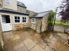 Luxurious eco-accommodation with wood fired hottub - Image 3