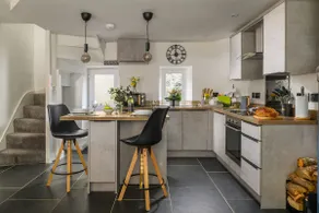 Cosy Welsh cottage with log burner, dog friendly - Image 2
