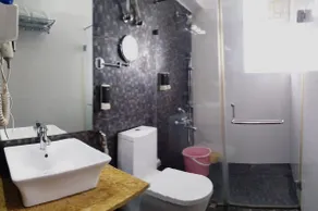 Studio Apartment in a Peaceful Area Near Airport - Image 5