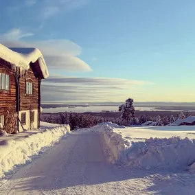 Cozy log cabin in popular Fryksås - Image 2
