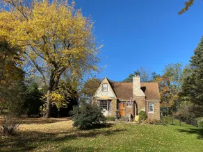 The Charming Green Lake Tudor (Fenced Back Yard!) - Image 2