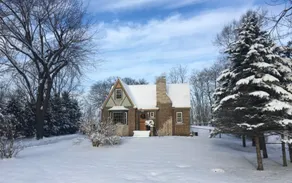 The Charming Green Lake Tudor (Fenced Back Yard!) - Image 4
