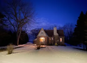 The Charming Green Lake Tudor (Fenced Back Yard!) - Image 5