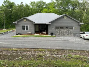 The Nauti Farmhouse & Dock/Pontoon rental - Image 2