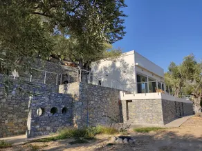 Private beach seaside villa in Pelio Krypsana Cove - Image 3