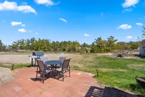3 Bedrooms, Walk to Beach, 40 min to Salem, Yard & Fire Pit - Image 2