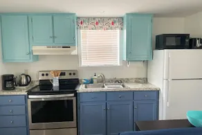 *Two Fish* Cozy Island Cottage - Image 3