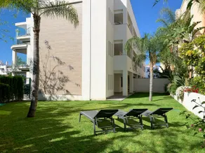 Modern apart private garden walk distance to beach - Image 3