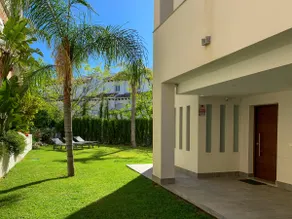 Modern apart private garden walk distance to beach - Image 4
