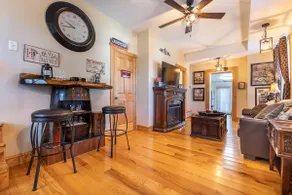 Striking 2 Bed Townhouse in the HEART of Dbq! - Image 5