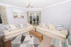 The Bungalow at Seaway's, Sleeps 11 + - Image 4