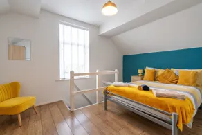 Spacious 4BR, Parking, Near Centre, Accommodates 7 - Image 5