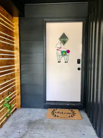 Stay at the Lazy Llama House with Self Check-In - Image 2